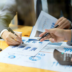 Financial management team discuss and analyse a financial strategy plans.