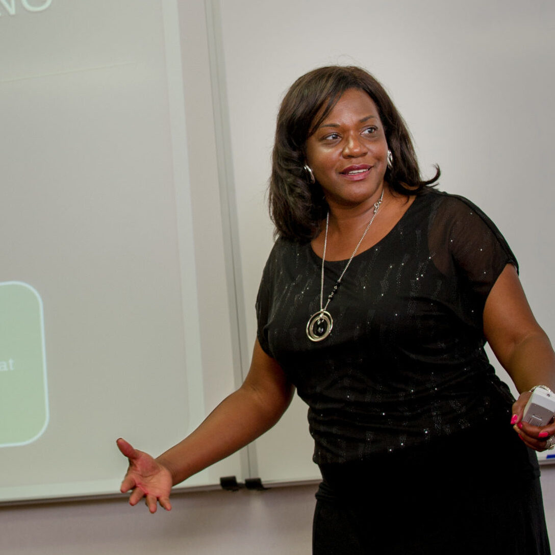 Woman giving presentation to a class.