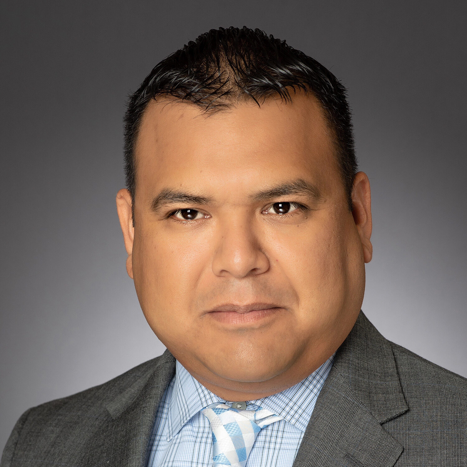 Mario Luna headshot photo